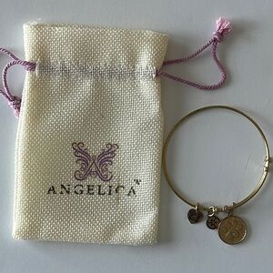 Angelica Bracelet Gold Paw Print GEL 1052 (2014)